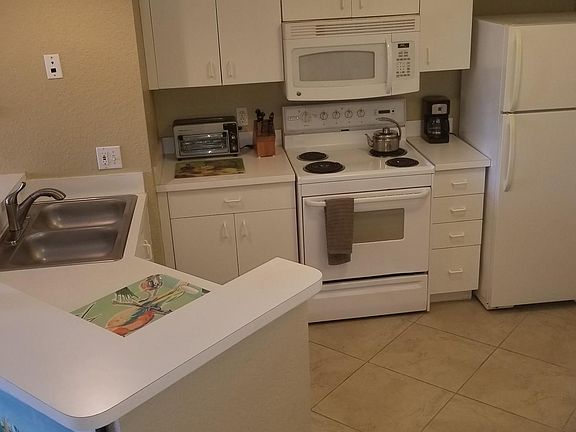 3rd image of 850 S Tamiami Trl APT 706