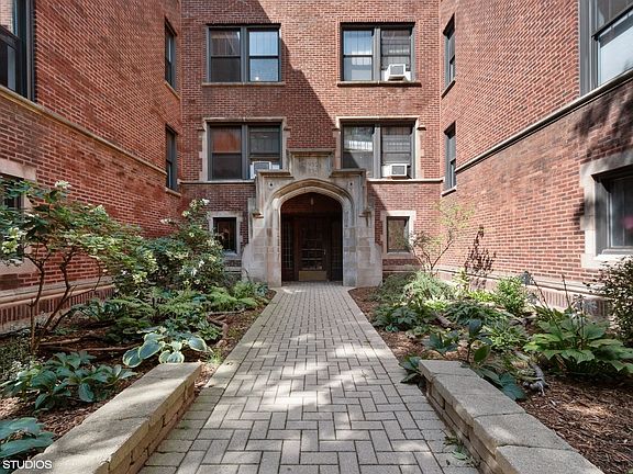 3rd image of 5952 N Lakewood Ave APT 3E