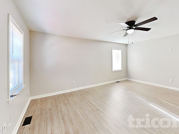 3rd image of 2554 Scott St