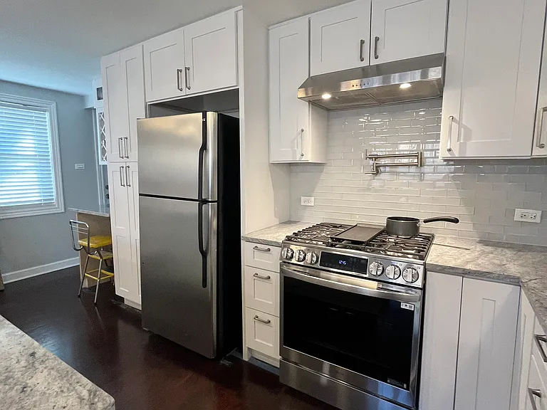 3224 S Racine Ave — Photo 4