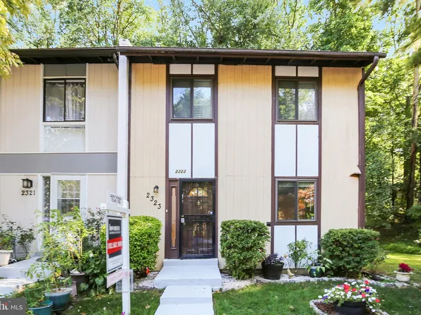 2323 Emerald Heights Ct, Reston, VA 20191