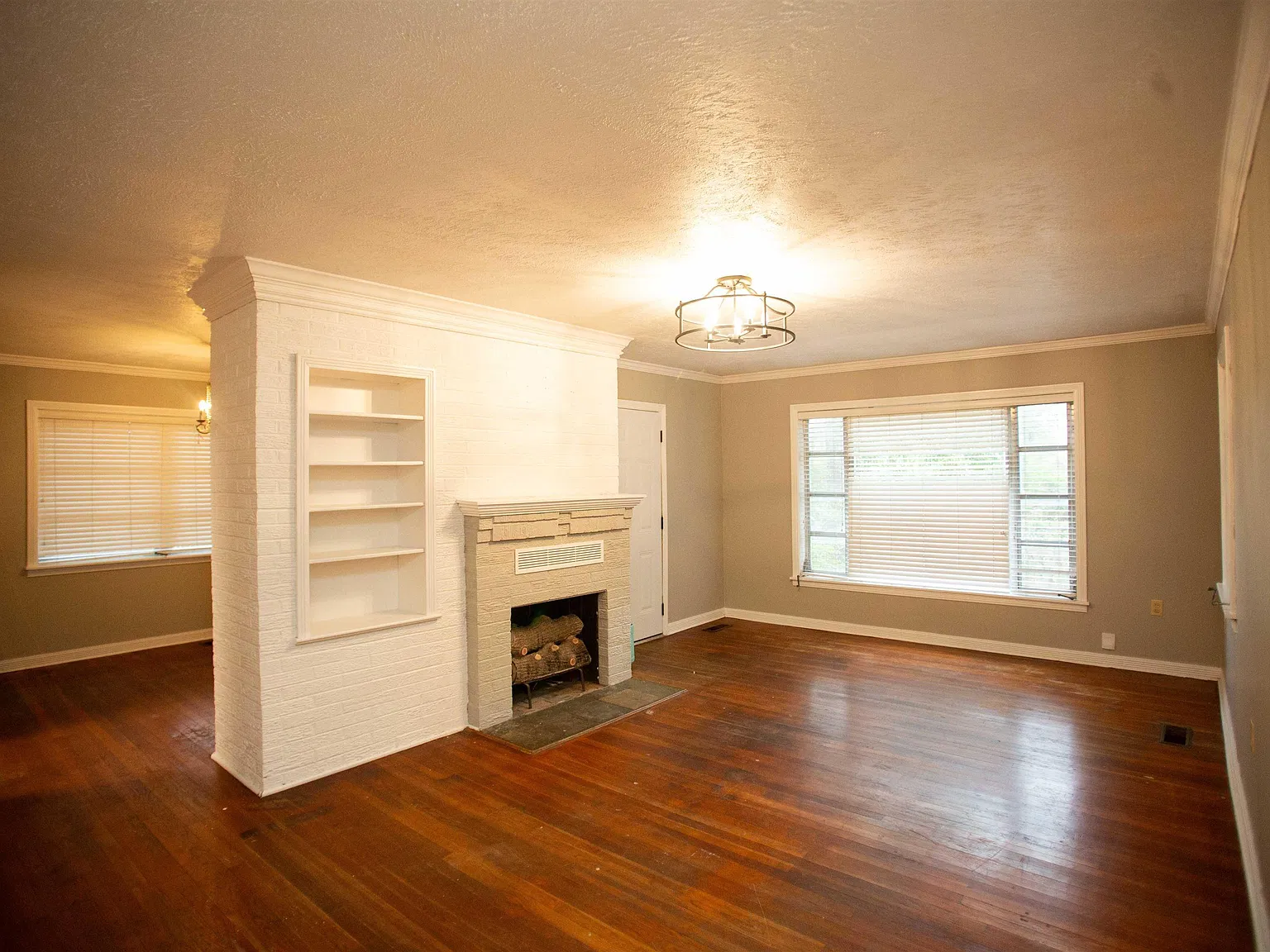 2 bed, 1.0 bath, 1133 sqft, $1,050 — Photo 2