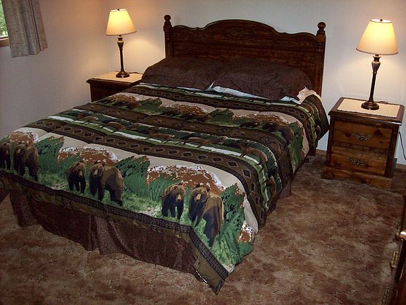 QUEEN BED IN BEDROOM