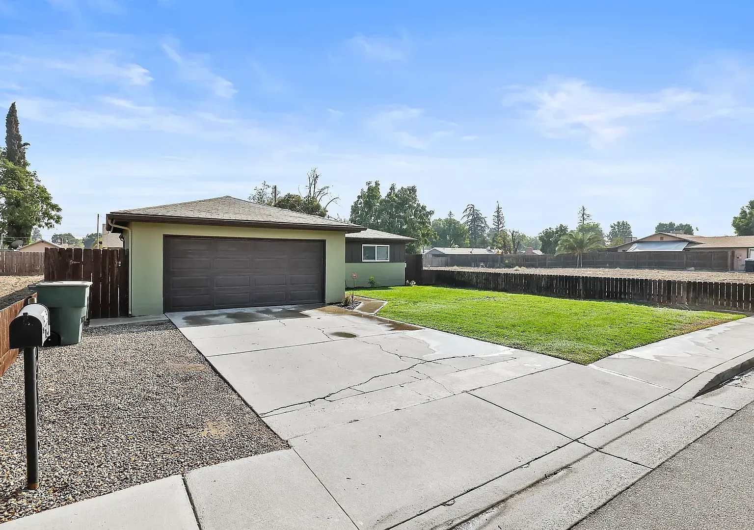 4335 W. Tulare Ave - 3 Bedroom 2 Bath - Sw Visalia — Photo 3