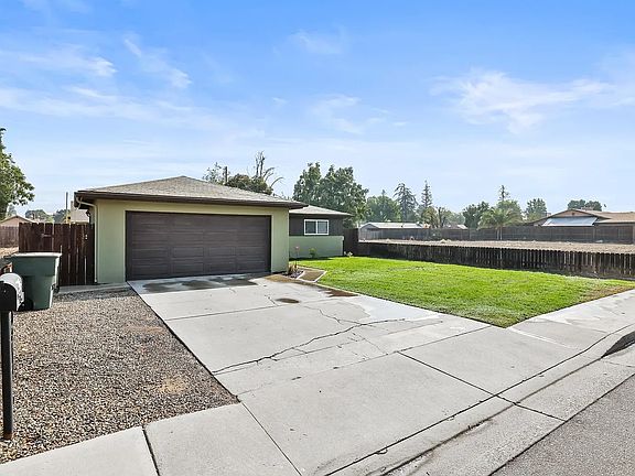 3rd image of 4335 W Tulare Ave
