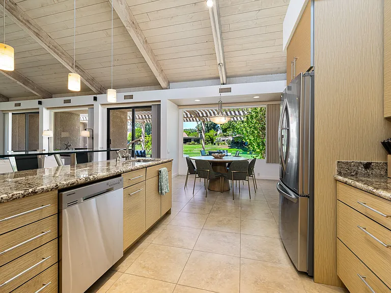521 Desert West Dr — Photo 5