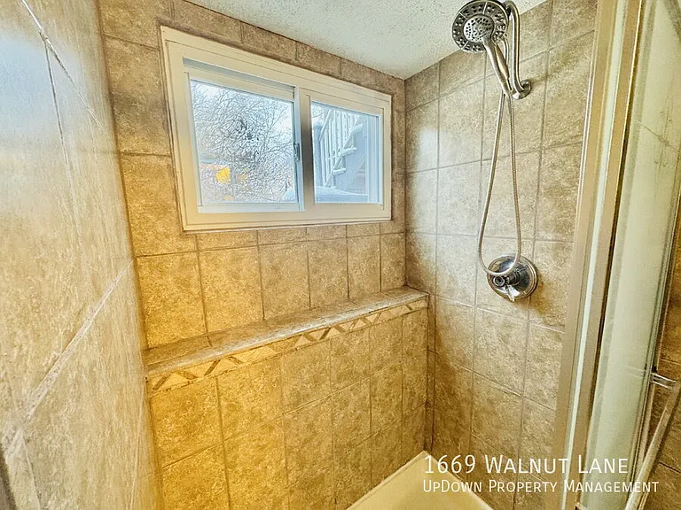 1669 Walnut Ln — Photo 24