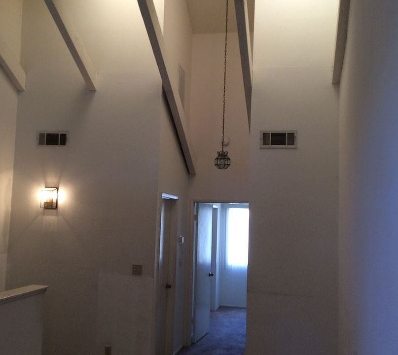 1st image of 440 Linden Dr APT 3
