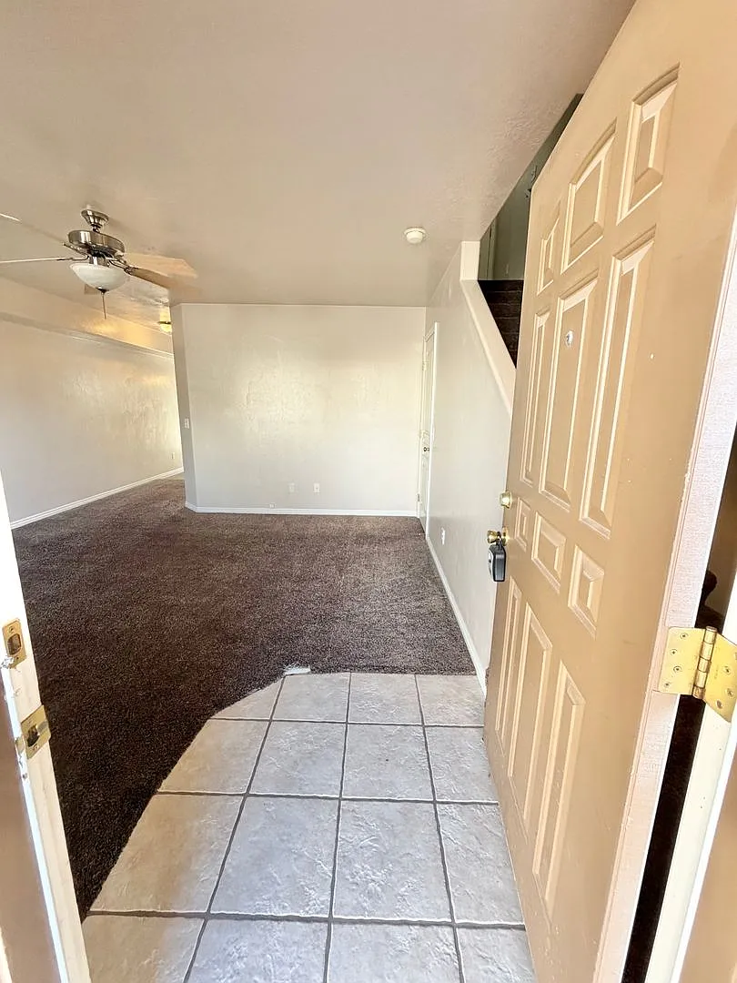 3 bed 2 bath townhome with garage - Bedrock! Community pool! — Photo 4