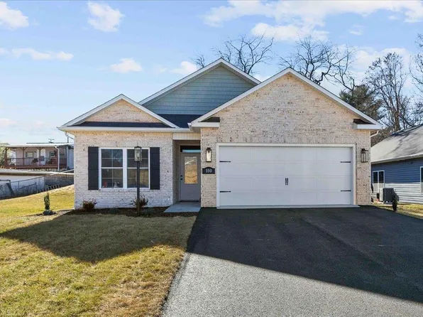 100 Vinnie Ave NW, Christiansburg, VA 24073
