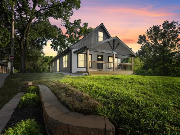 9821 Kansas Ave, Edwardsville, KS 66111