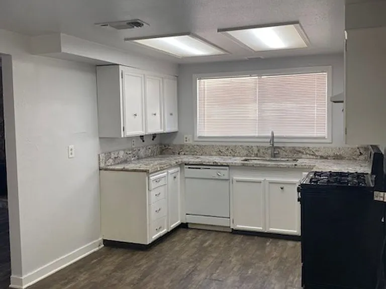 1147 Echo Rd — Photo 2