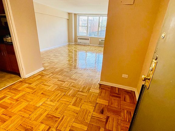 4th image of 50-15 39th St #1B