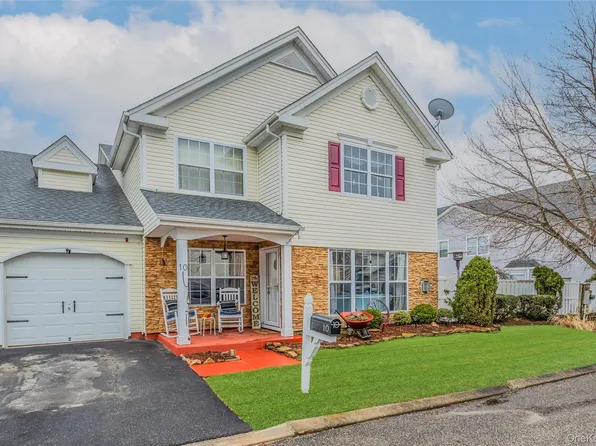10 Tracie Lane, Middle Island, NY 11953