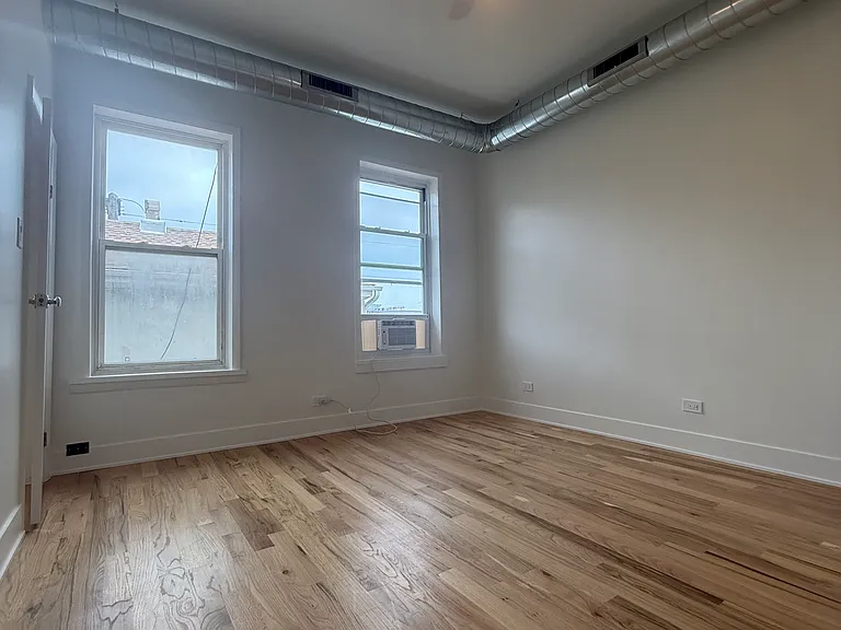 2013 S Loomis St #2R — Photo 1
