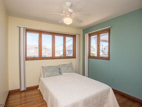 2nd image of 516 Bay View Dr