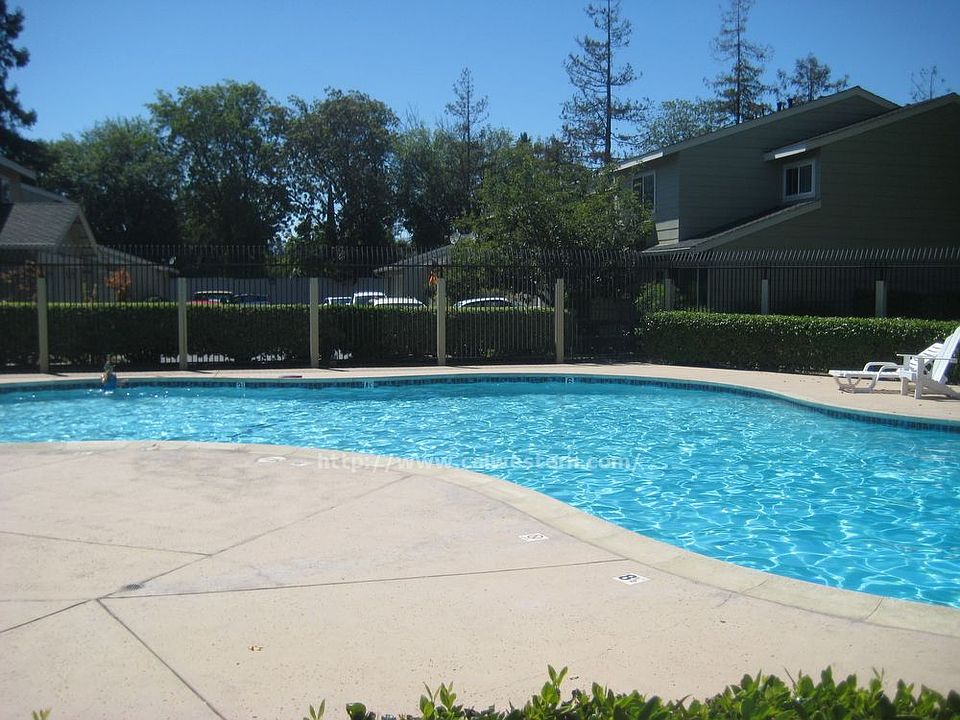 1st image of 566 Latimer Cir