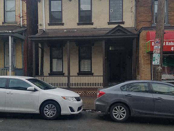 322 Atwood. Super Close to Campus!