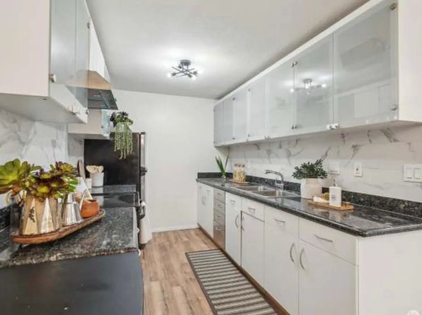 22 Moss Ave