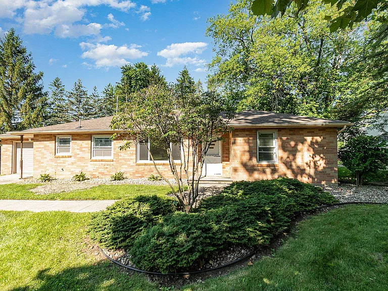 601 Gerald Ct — Photo 2