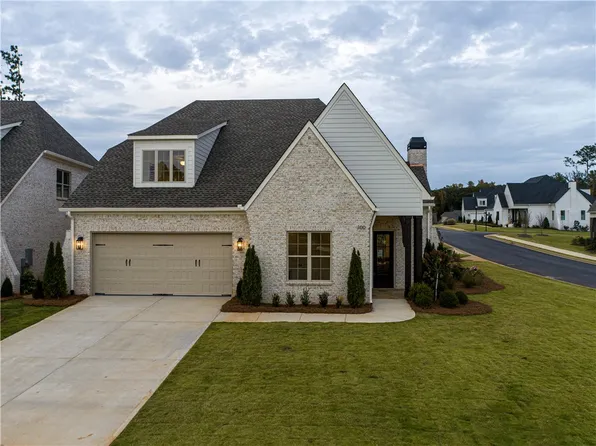 100 Benz Ct, Auburn, AL 36830