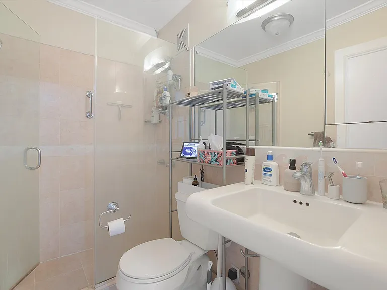 1555 N Sandburg Ter #201 — Photo 17