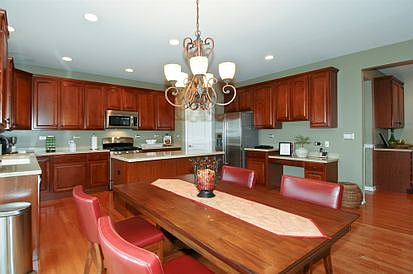 3rd image of 3539 Carlisle Ln