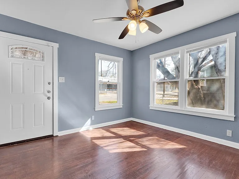 120 Bank St — Photo 3