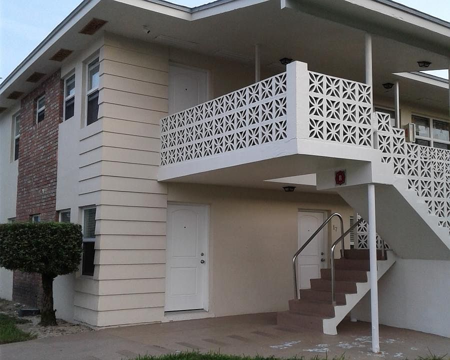 1st image of 1029 Park Dr APT 25