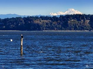 6699 Columbia Beach Dr, Clinton, WA 98236