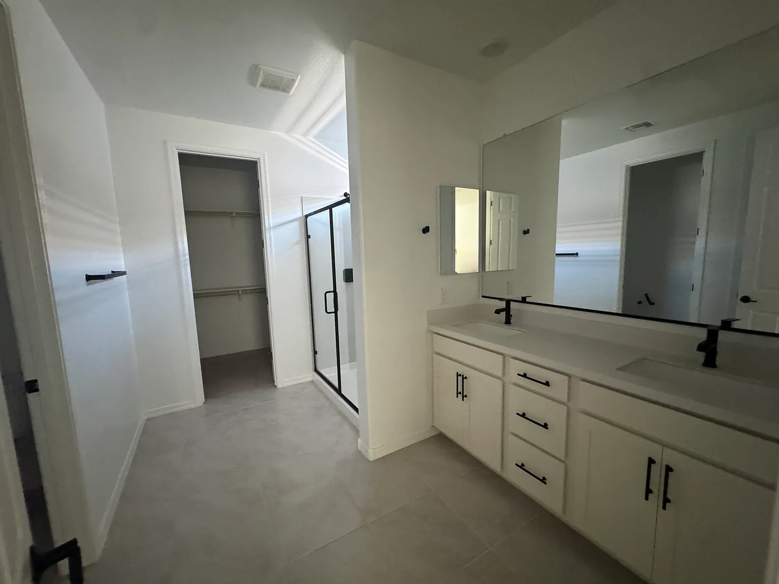 3 bed, 1877 sqft, $2,670 — Photo 3