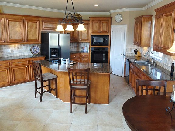 3rd image of 33118 Thousand Oaks Blvd