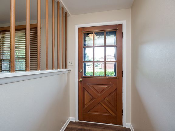 4th image of 1210 Rona Parkway Dr