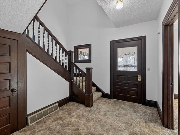 4th image of 815 E Center St