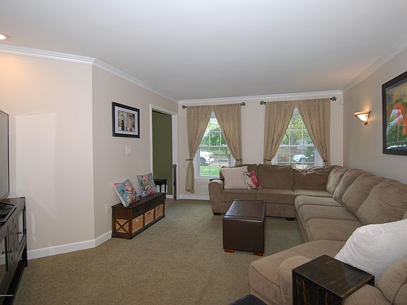 3rd image of 3 Sunny Woods Ln