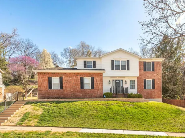 2746 Diamond Ridge Ln, Saint Louis, MO 63131