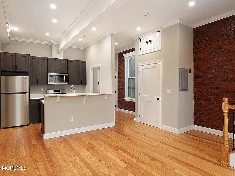 1 bed, 700 sqft, $3,150 — Photo 2