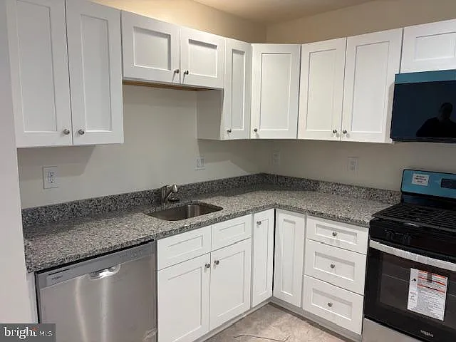 2403 Beacon Hl — Photo 6