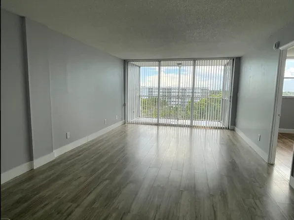 701 NW 214th St, Miami, FL