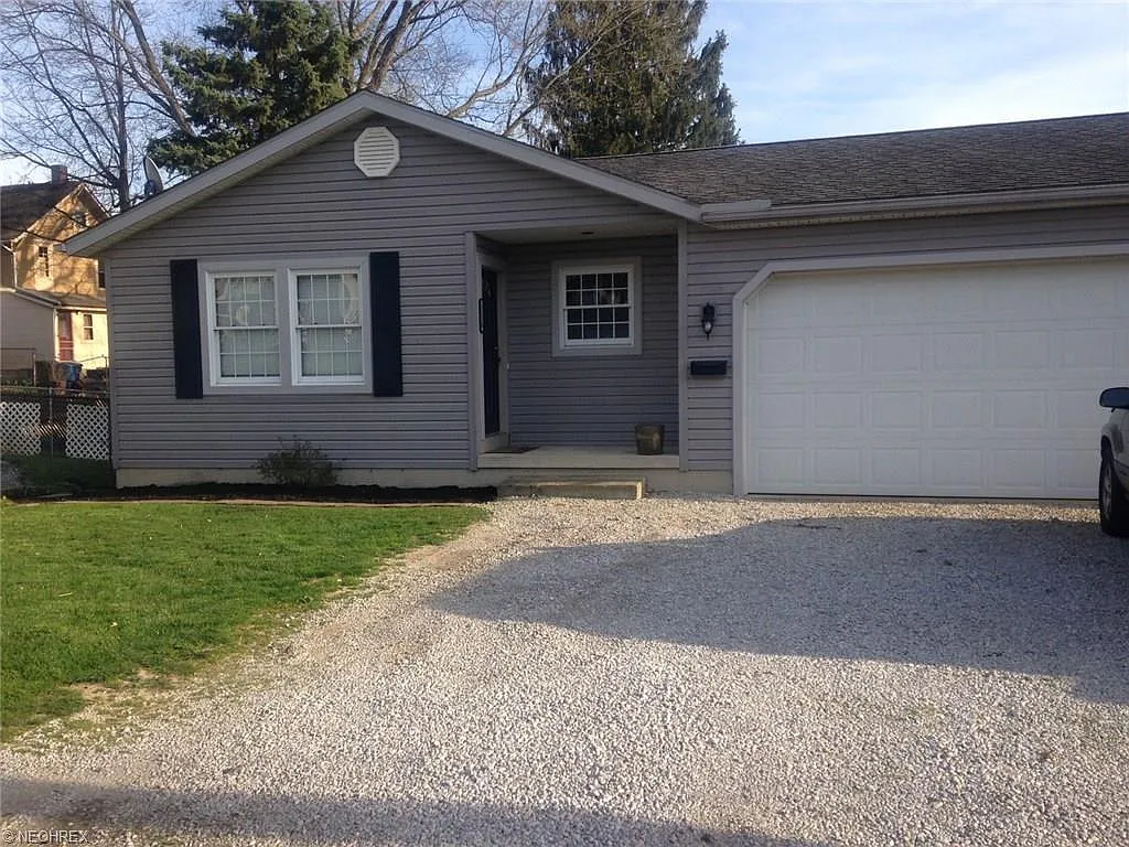 1138 Oak Ave photo 1