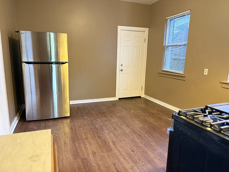 8833 S Exchange Ave #3F — Photo 3