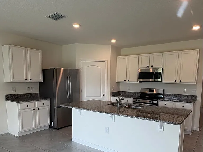 610 Grove St — Photo 16