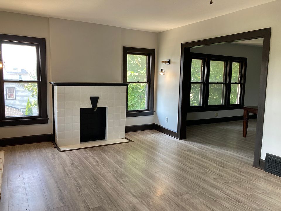 Spacious living room