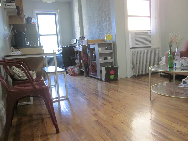 21 Kingsland Ave #3R — Photo 4