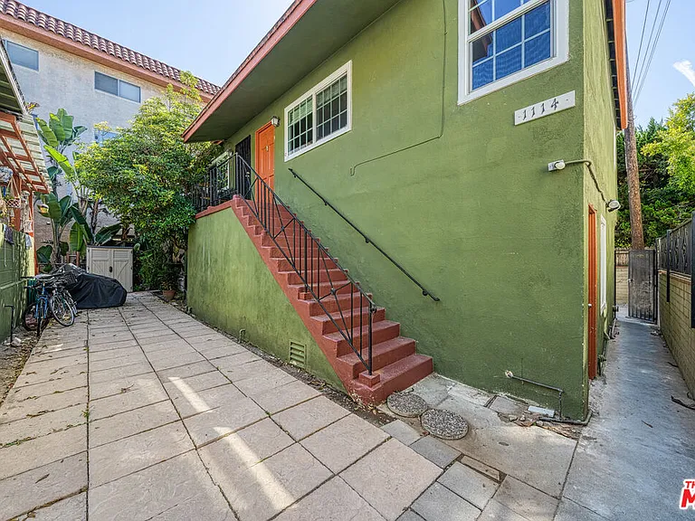 1112 Ocean Park Blvd #F — Photo 5