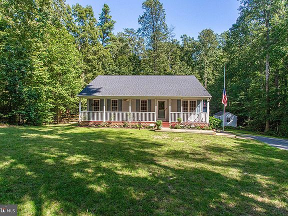 3rd image of 6915 Aspen Ln