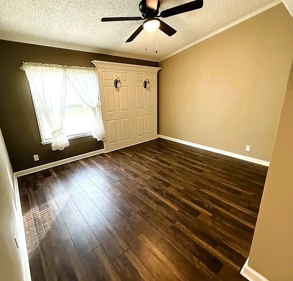 212 Thornton Ln — Photo 11