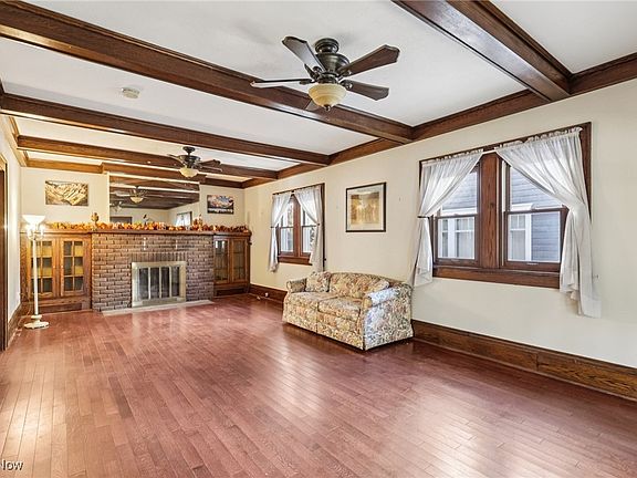 4th image of 136 Conger Ave