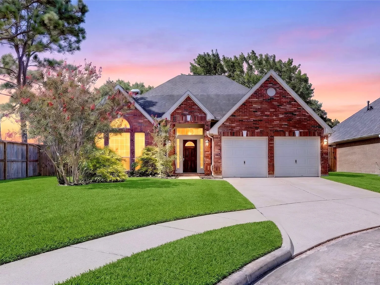 5 bed, 2.0 bath, 2406 sqft, $2,400 — Photo 3