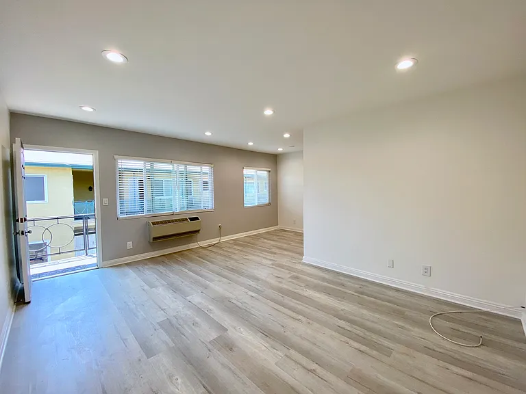 Riverdale Dr — Photo 9